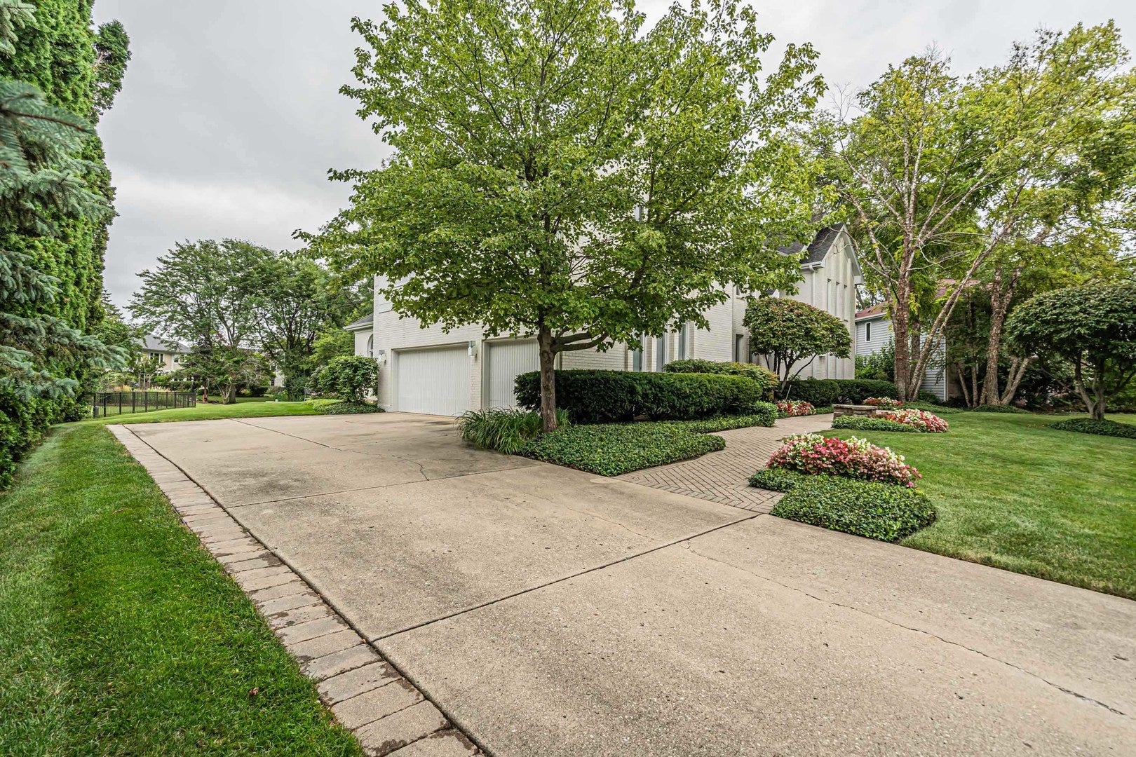 Buffalo Grove, Illinois, 60089, United States, 5 Bedrooms Bedrooms, ,5 BathroomsBathrooms,Residential,Active,1922274