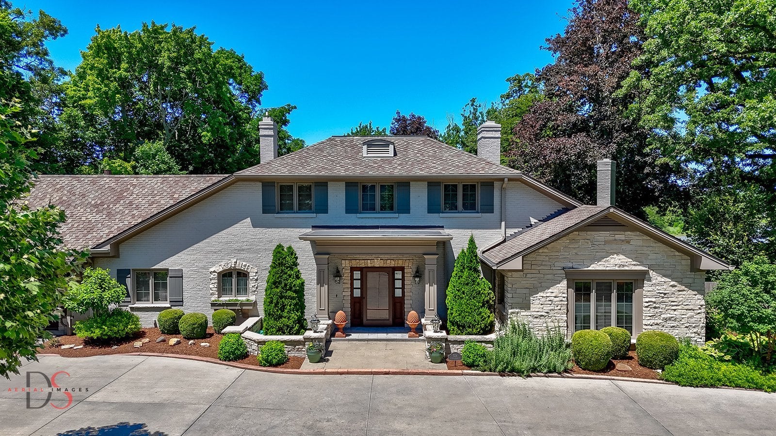 Ottawa, Illinois, 61350, United States, 4 Bedrooms Bedrooms, ,7 BathroomsBathrooms,Residential,Active,1953376