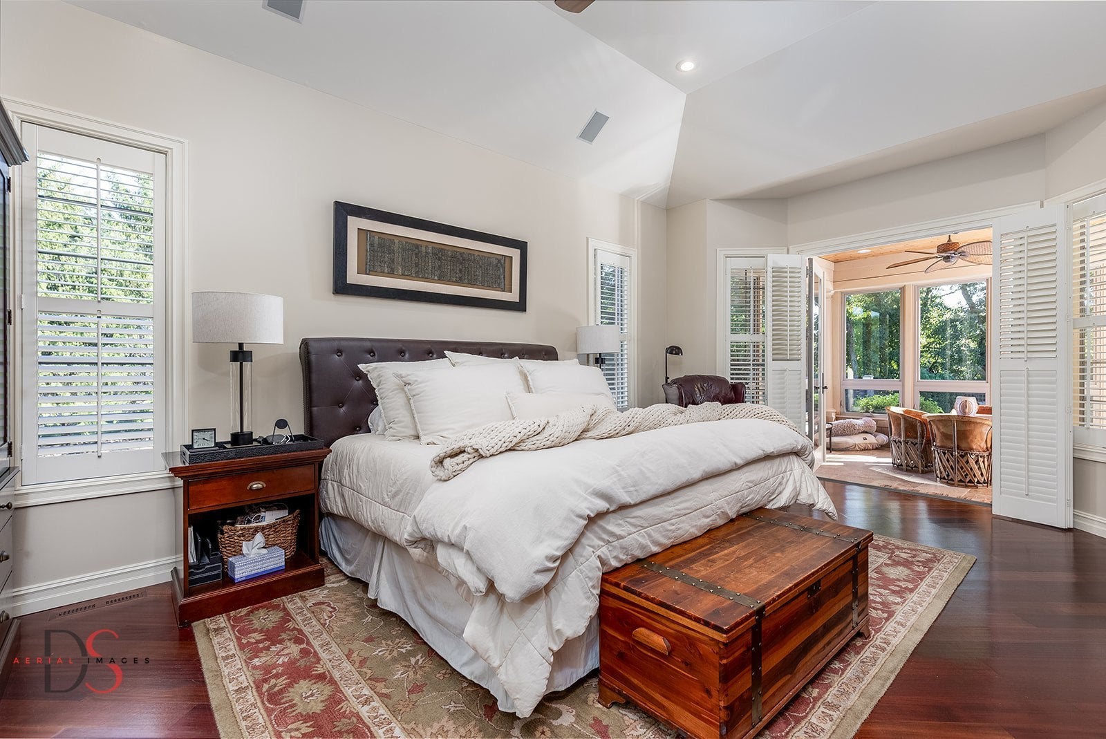 Ottawa, Illinois, 61350, United States, 4 Bedrooms Bedrooms, ,5 BathroomsBathrooms,Residential,Active,1953408