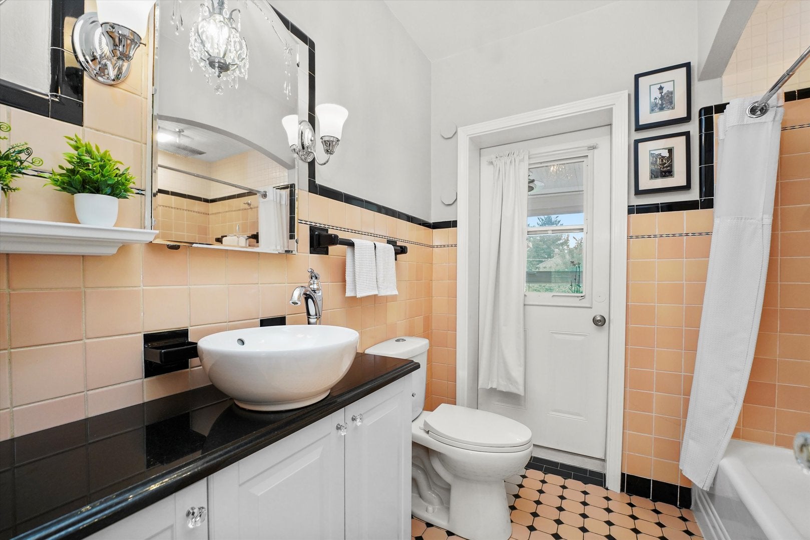 Oak Park, Illinois, 60302, United States, 7 Bedrooms Bedrooms, ,6 BathroomsBathrooms,Residential,Active,1894236