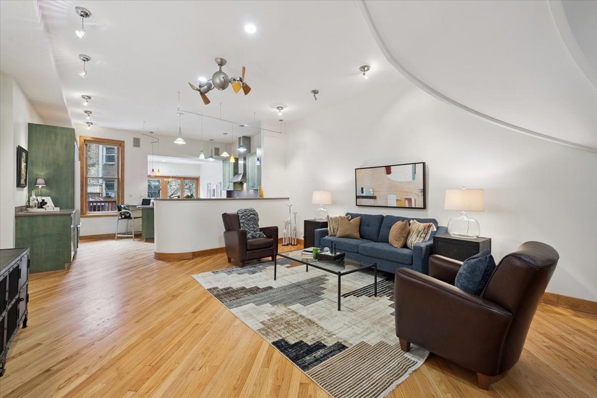 Chicago, Illinois, 60614, United States, 4 Bedrooms Bedrooms, ,5 BathroomsBathrooms,Residential,Active,1922312