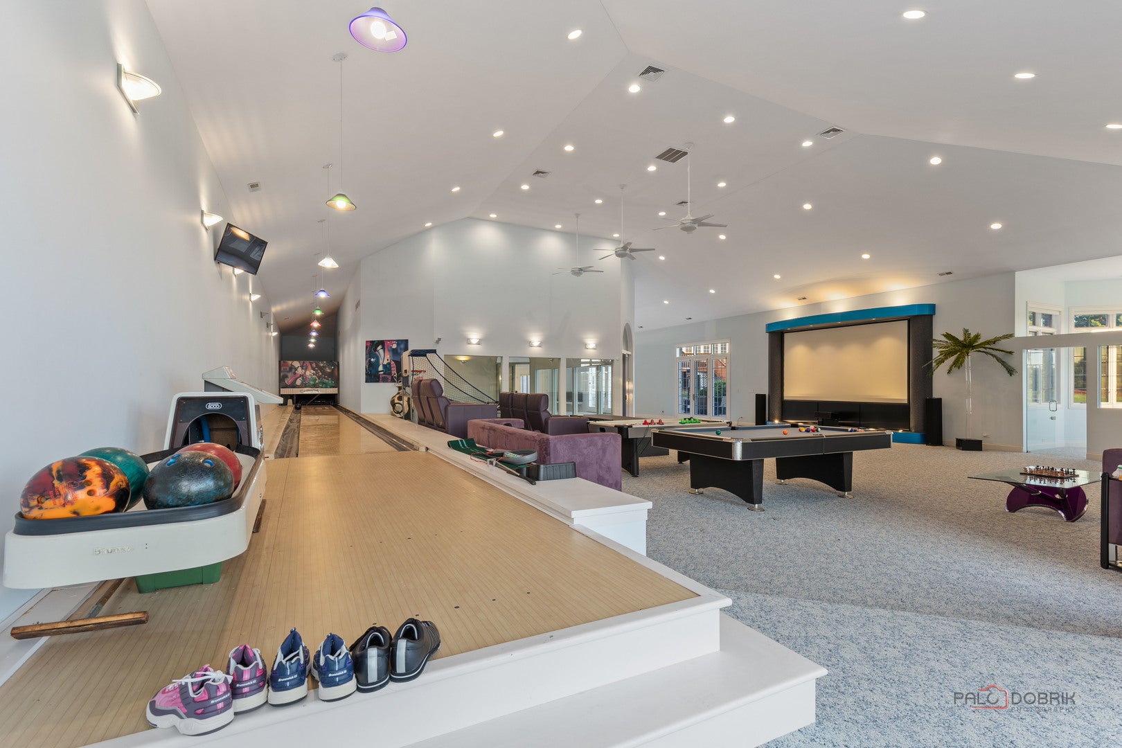 Wadsworth, Illinois, 60083, United States, 6 Bedrooms Bedrooms, ,10 BathroomsBathrooms,Residential,Active,1945842