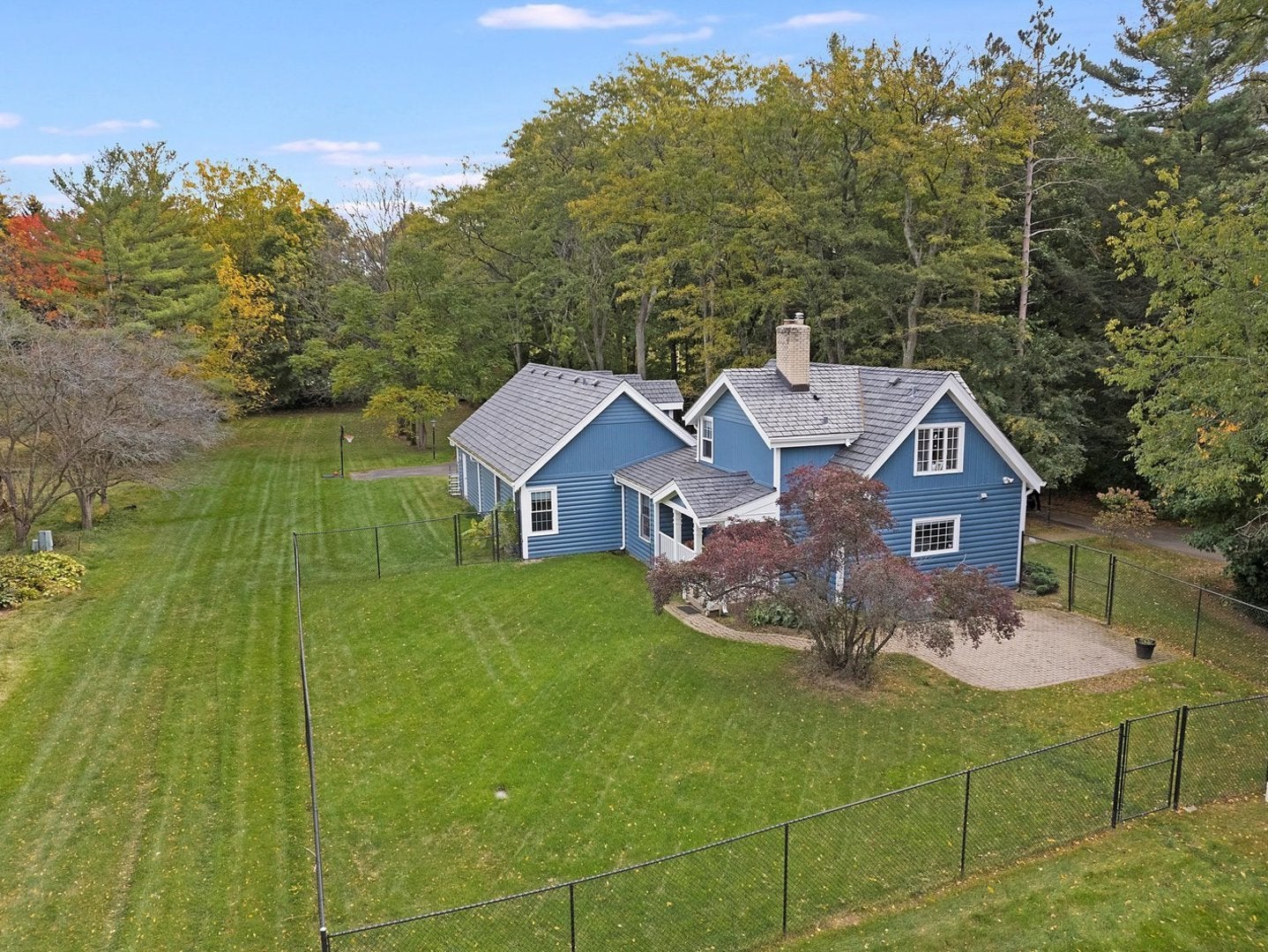 Rockford, Illinois, 61107, United States, 6 Bedrooms Bedrooms, ,7 BathroomsBathrooms,Residential,Active,1988460