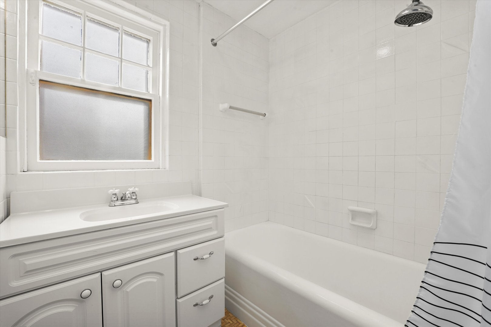 Oak Park, Illinois, 60302, United States, 7 Bedrooms Bedrooms, ,6 BathroomsBathrooms,Residential,Active,1894236