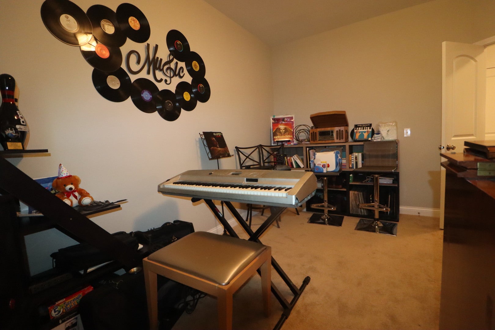 Naperville, Illinois, 60564, United States, 4 Bedrooms Bedrooms, ,3 BathroomsBathrooms,Residential,Active,1914808