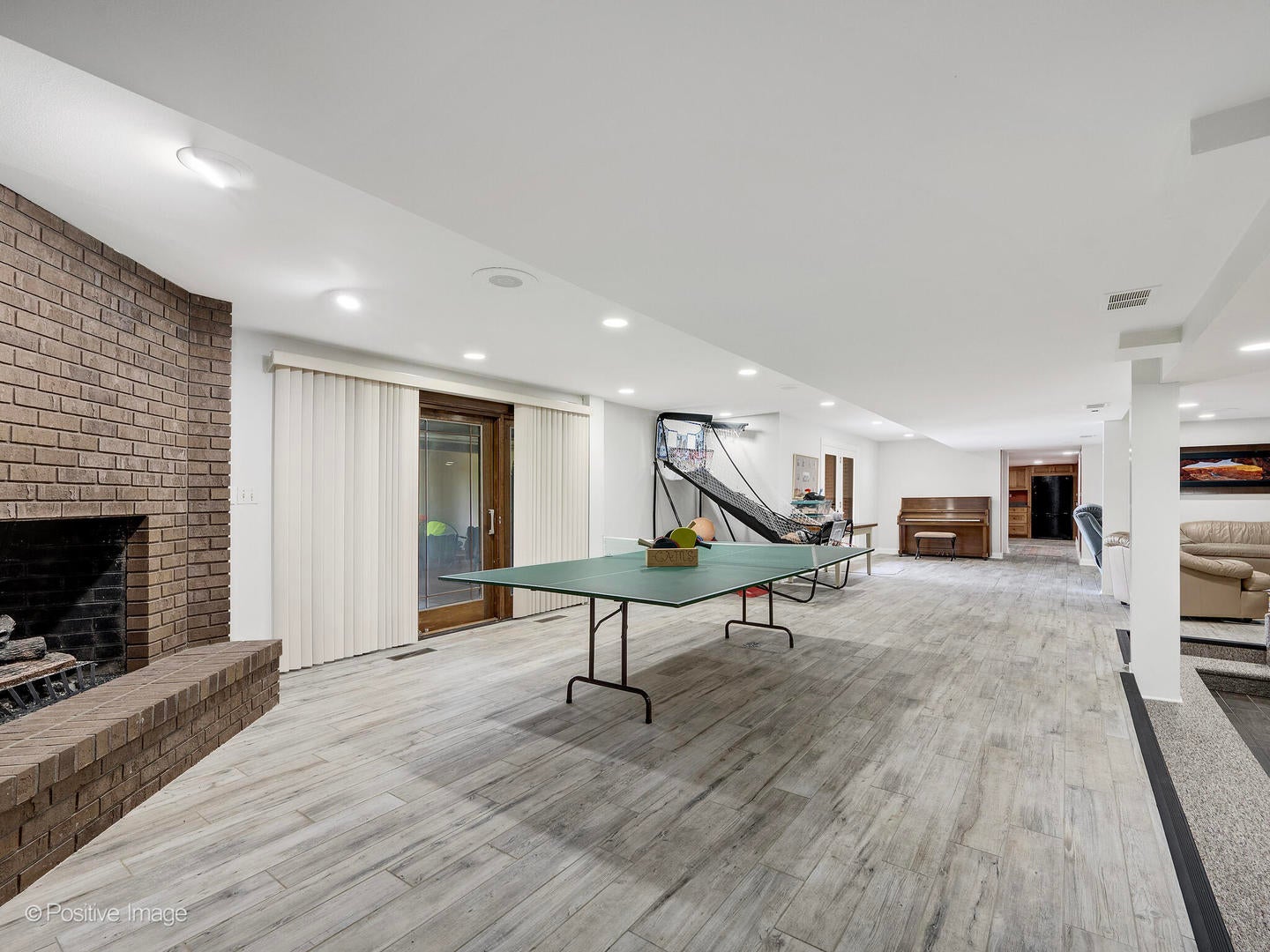 West Chicago, Illinois, 60185, United States, 6 Bedrooms Bedrooms, ,5 BathroomsBathrooms,Residential,Active,1904187