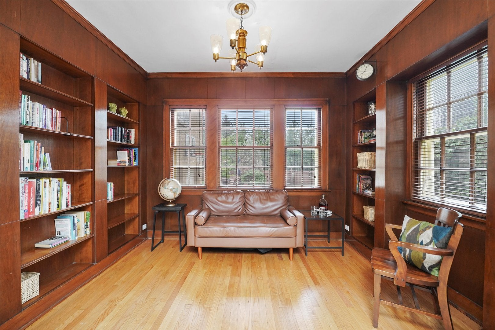 Oak Park, Illinois, 60302, United States, 7 Bedrooms Bedrooms, ,6 BathroomsBathrooms,Residential,Active,1894236