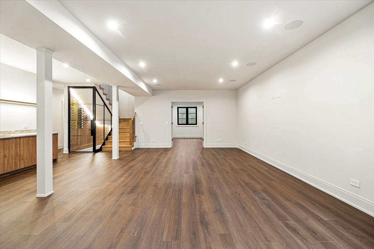 Elmhurst, Illinois, 60126, United States, 7 Bedrooms Bedrooms, ,7 BathroomsBathrooms,Residential,Active,1904152