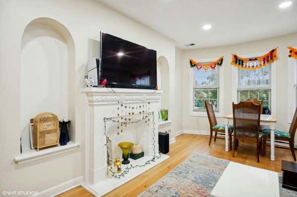 2707 W ALBION AVE APT 2, CHICAGO, IL 60645, photo 4 of 17