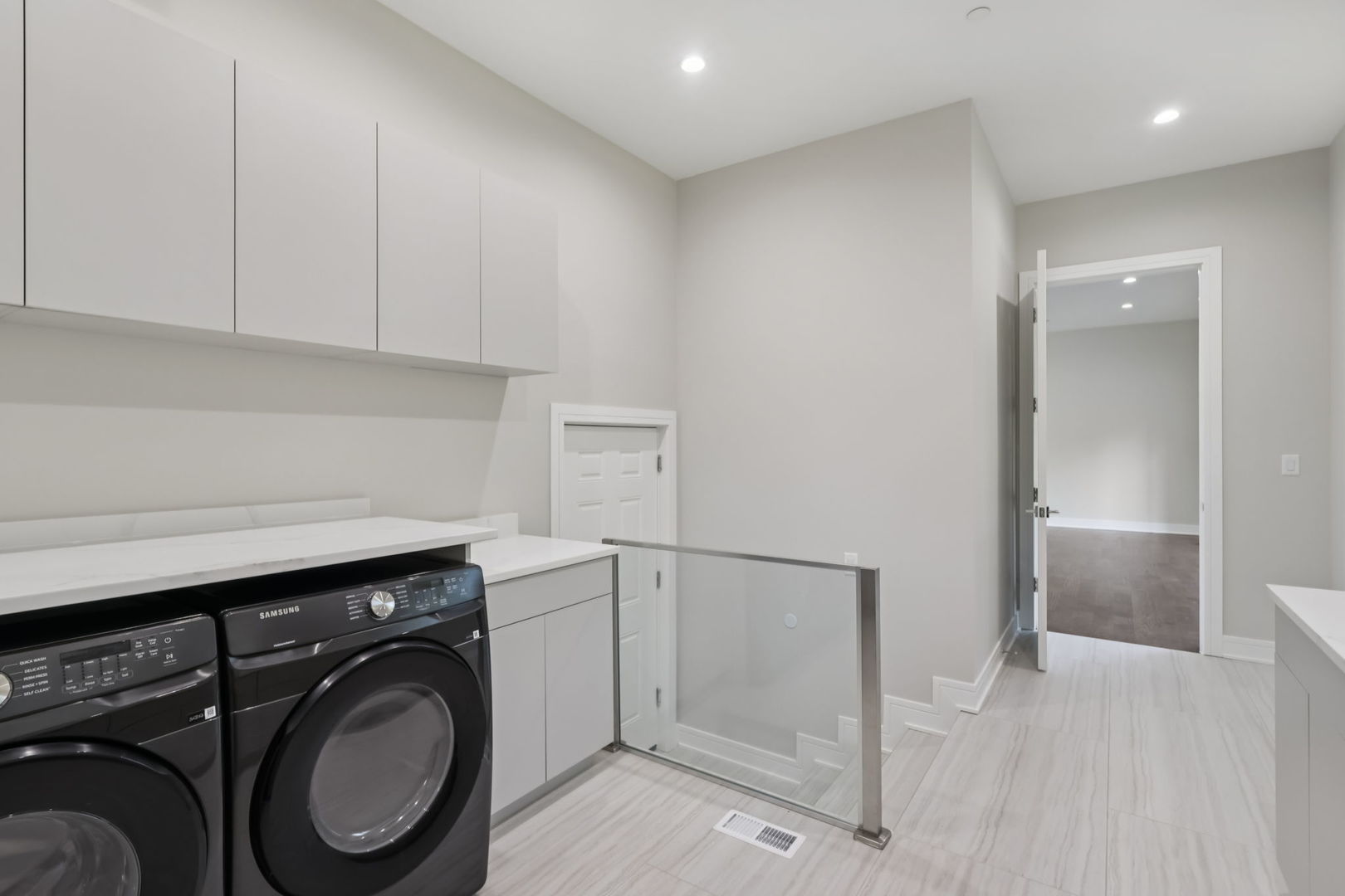 Northbrook, Illinois, 60062, United States, 6 Bedrooms Bedrooms, ,5 BathroomsBathrooms,Residential,Active,2009153