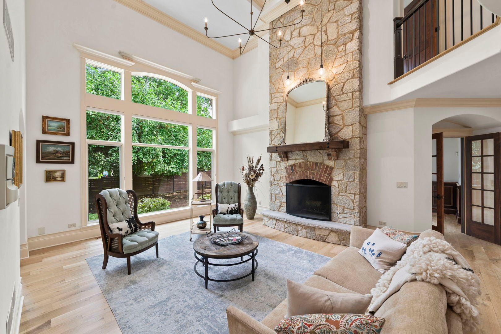 Wheaton, Illinois, 60187, United States, 6 Bedrooms Bedrooms, ,5 BathroomsBathrooms,Residential,Active,1926883