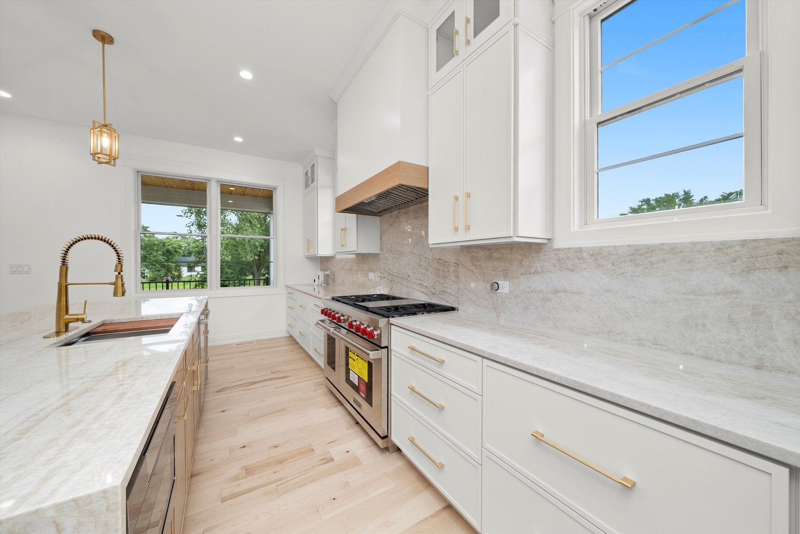 Burr Ridge, Illinois, 60527, United States, 6 Bedrooms Bedrooms, ,6 BathroomsBathrooms,Residential,Active,1929664