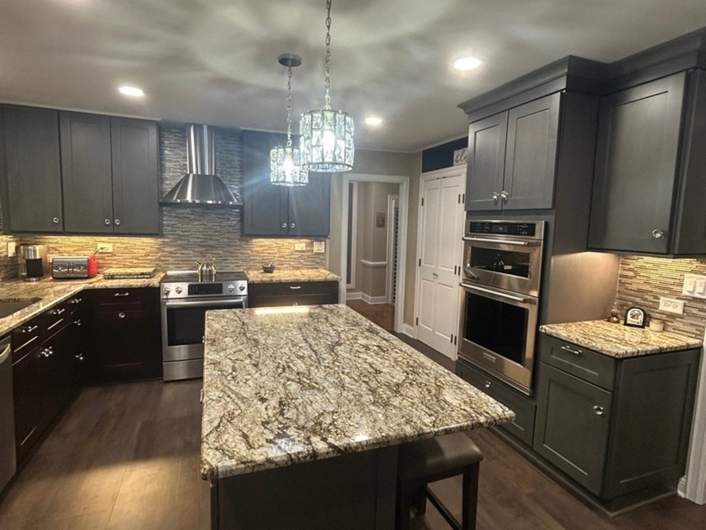 Oak Brook, Illinois, 60523, United States, 2 Bedrooms Bedrooms, ,2 BathroomsBathrooms,Residential,Active,2028166
