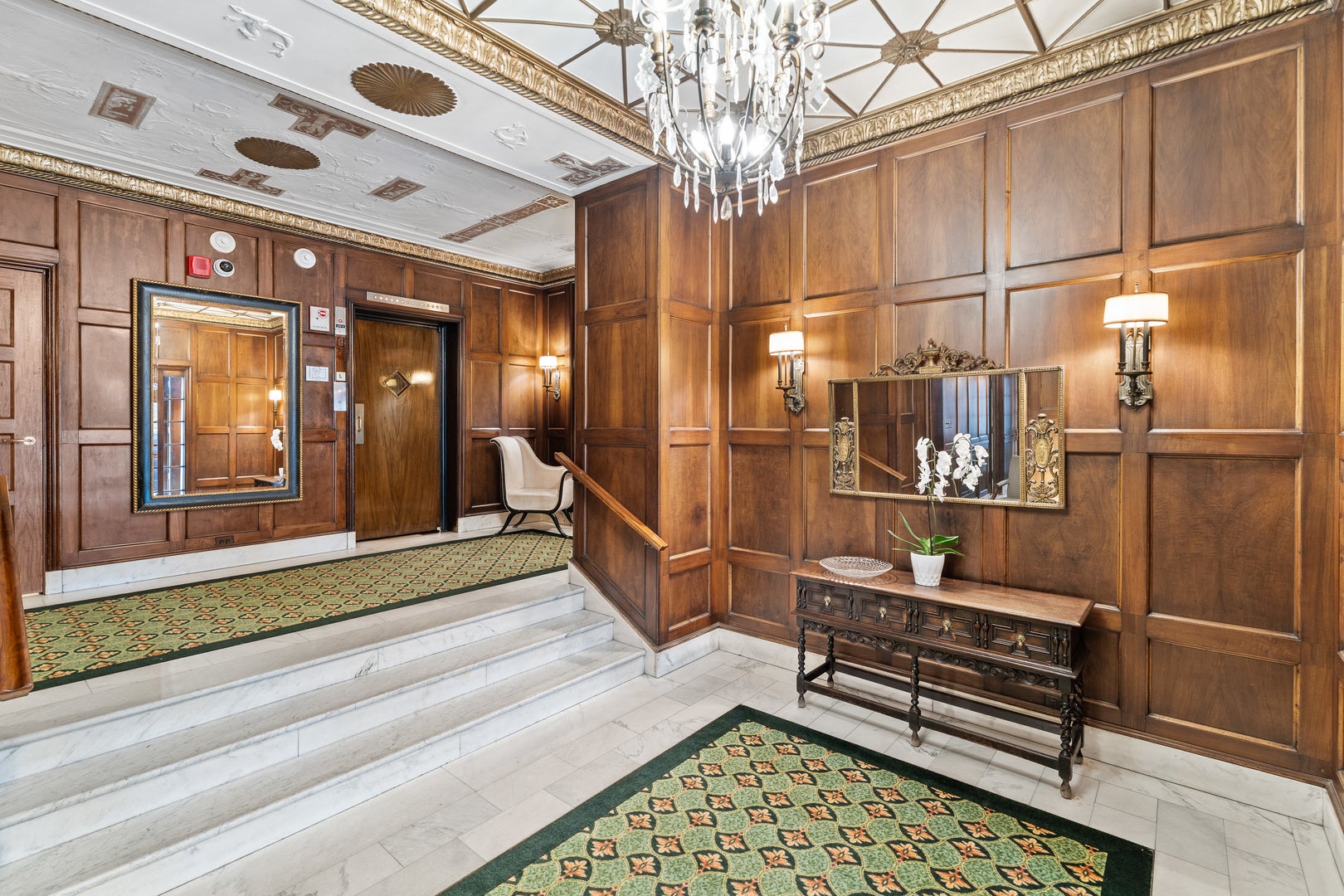 Chicago, Illinois, 60657, United States, 5 Bedrooms Bedrooms, ,4 BathroomsBathrooms,Residential,Active,1990638