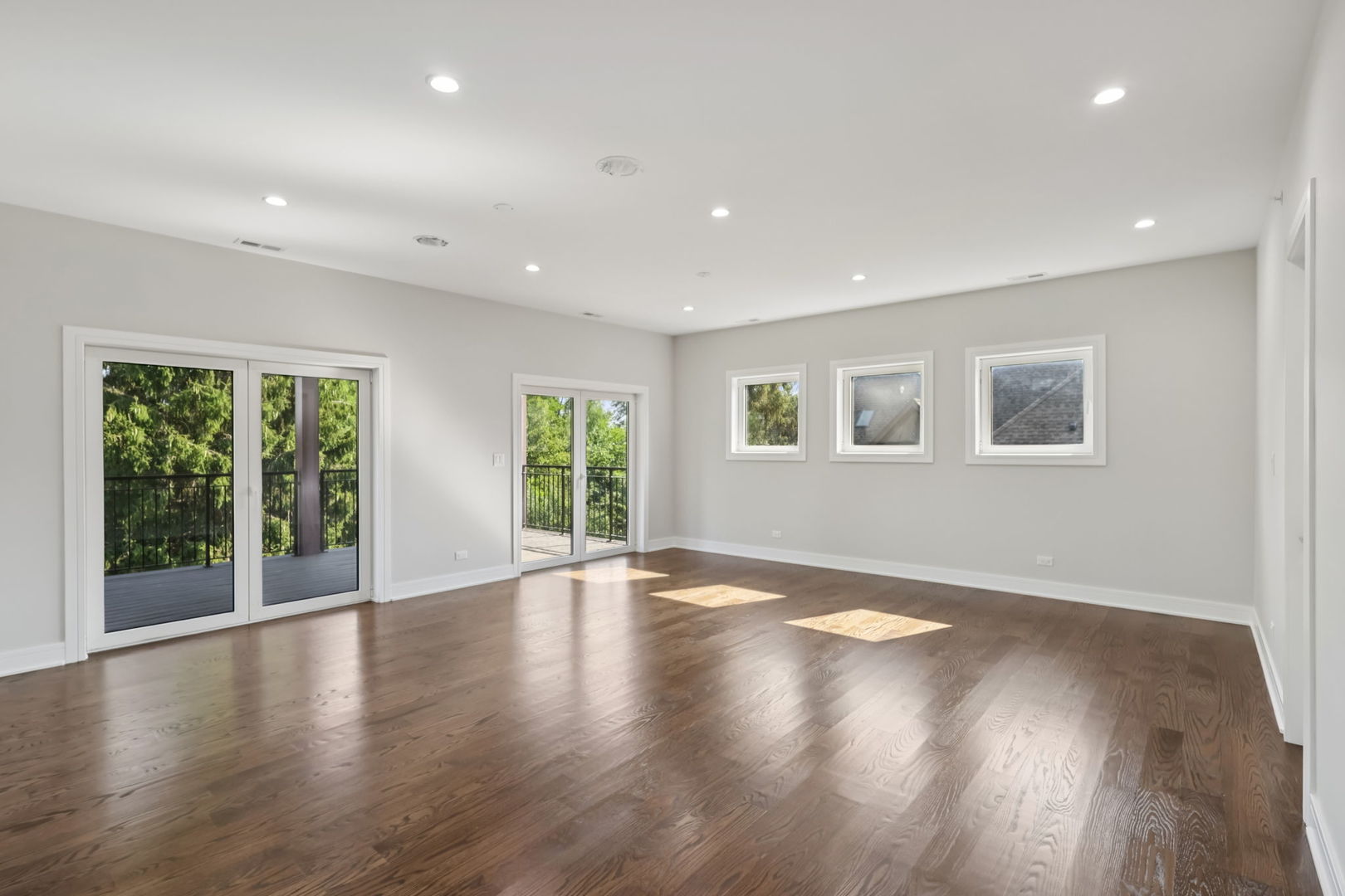 Northbrook, Illinois, 60062, United States, 6 Bedrooms Bedrooms, ,5 BathroomsBathrooms,Residential,Active,1995288