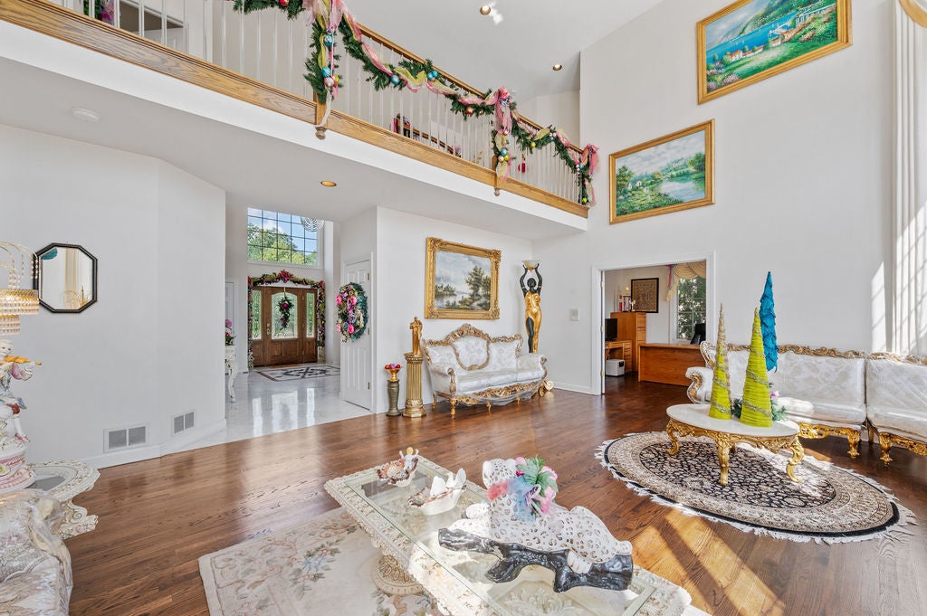 Libertyville, Illinois, 60048, United States, 4 Bedrooms Bedrooms, ,4 BathroomsBathrooms,Residential,Active,2009394