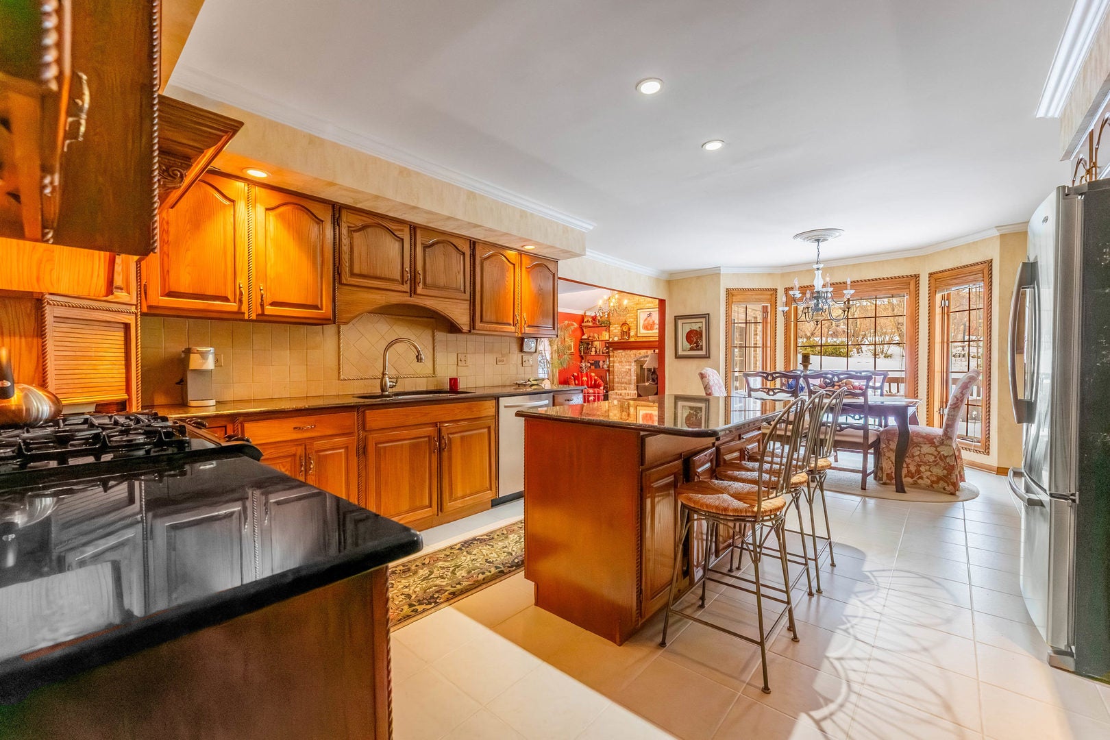 Burr Ridge, Illinois, 60527, United States, 4 Bedrooms Bedrooms, ,3 BathroomsBathrooms,Residential,Active,2015463