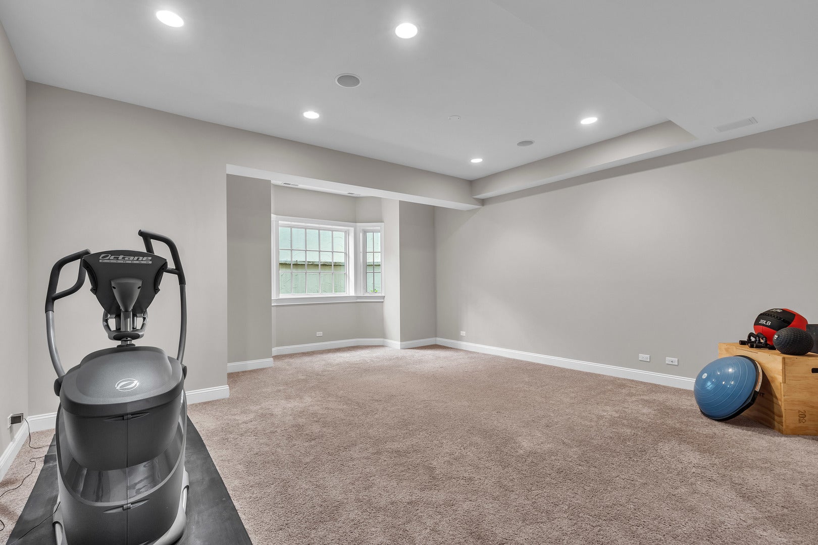 Lake Forest, Illinois, 60045, United States, 5 Bedrooms Bedrooms, ,7 BathroomsBathrooms,Residential,Active,1941347