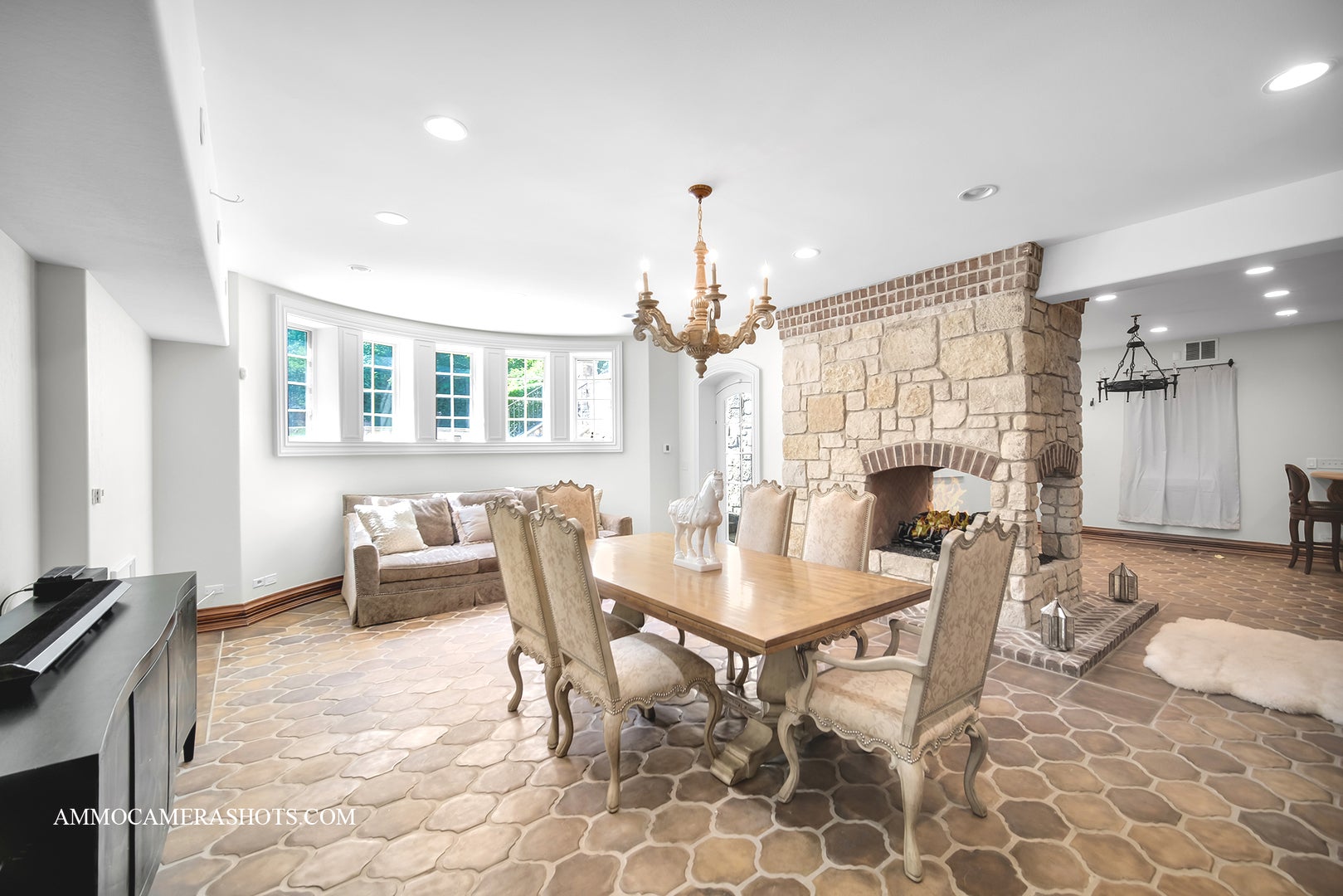 South Barrington, Illinois, 60010, United States, 5 Bedrooms Bedrooms, ,7 BathroomsBathrooms,Residential,Active,1960172