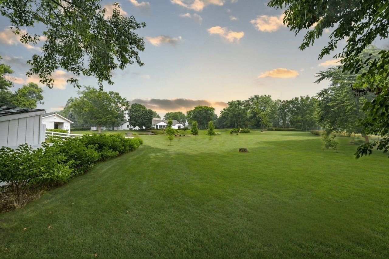 Barrington Hills, Illinois, 60010, United States, 6 Bedrooms Bedrooms, ,4 BathroomsBathrooms,Residential,Active,1987255
