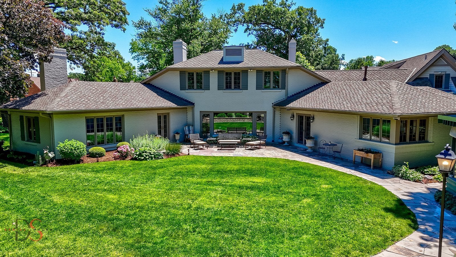 Ottawa, Illinois, 61350, United States, 4 Bedrooms Bedrooms, ,7 BathroomsBathrooms,Residential,Active,1953376