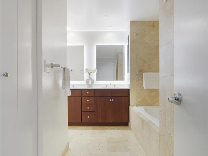 Chicago, Illinois, 60602, United States, 3 Bedrooms Bedrooms, ,3 BathroomsBathrooms,Residential,Active,1969671