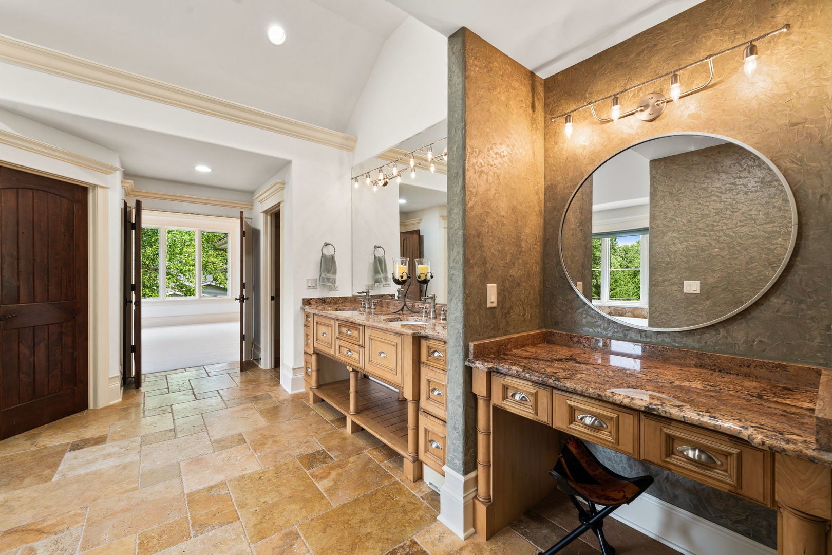 Wheaton, Illinois, 60187, United States, 6 Bedrooms Bedrooms, ,5 BathroomsBathrooms,Residential,Active,1926883