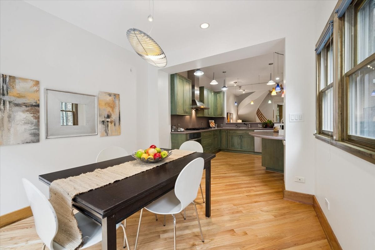 Chicago, Illinois, 60614, United States, 4 Bedrooms Bedrooms, ,5 BathroomsBathrooms,Residential,Active,1922312