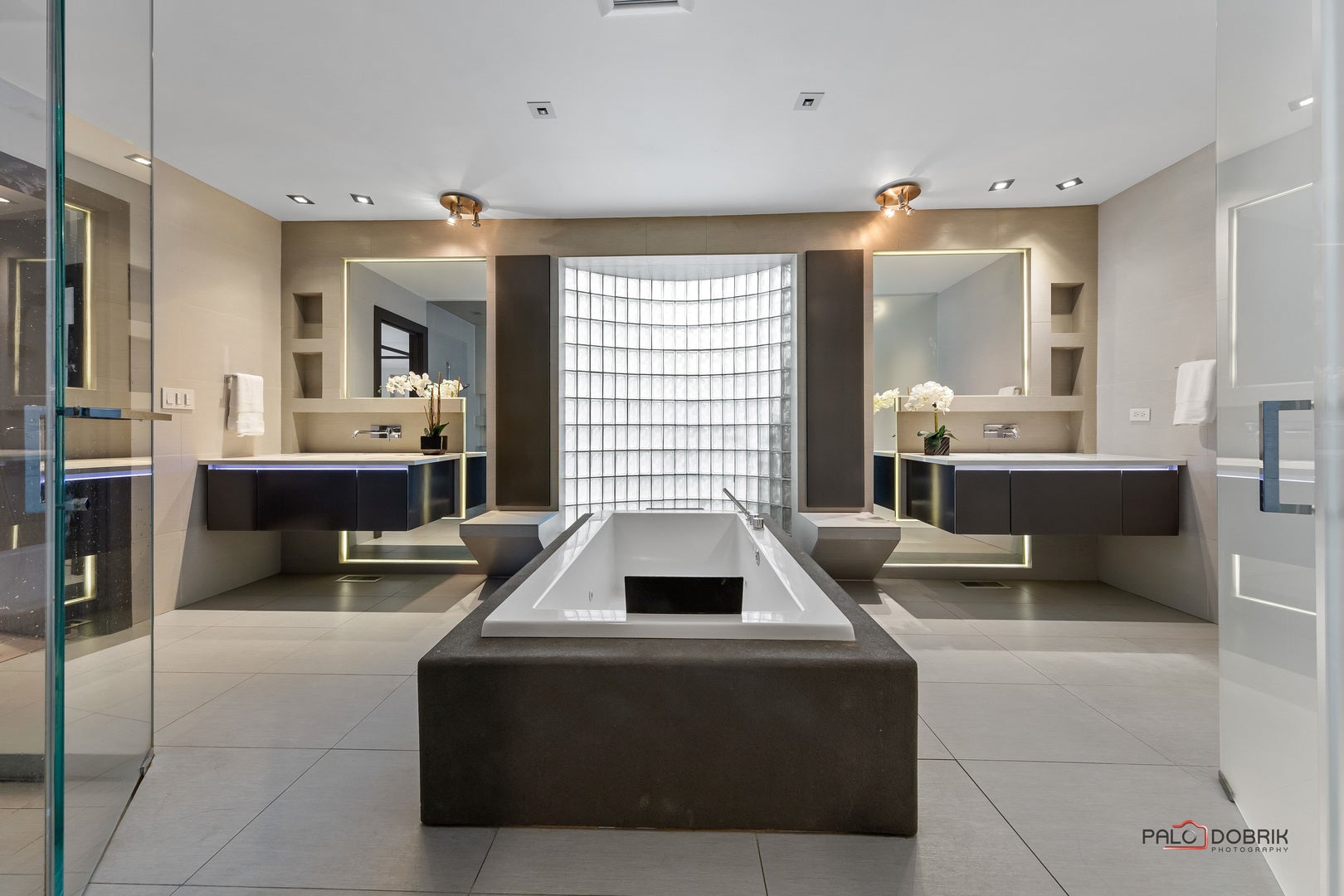 Northbrook, Illinois, 60062, United States, 6 Bedrooms Bedrooms, ,6 BathroomsBathrooms,Residential,Active,1929464