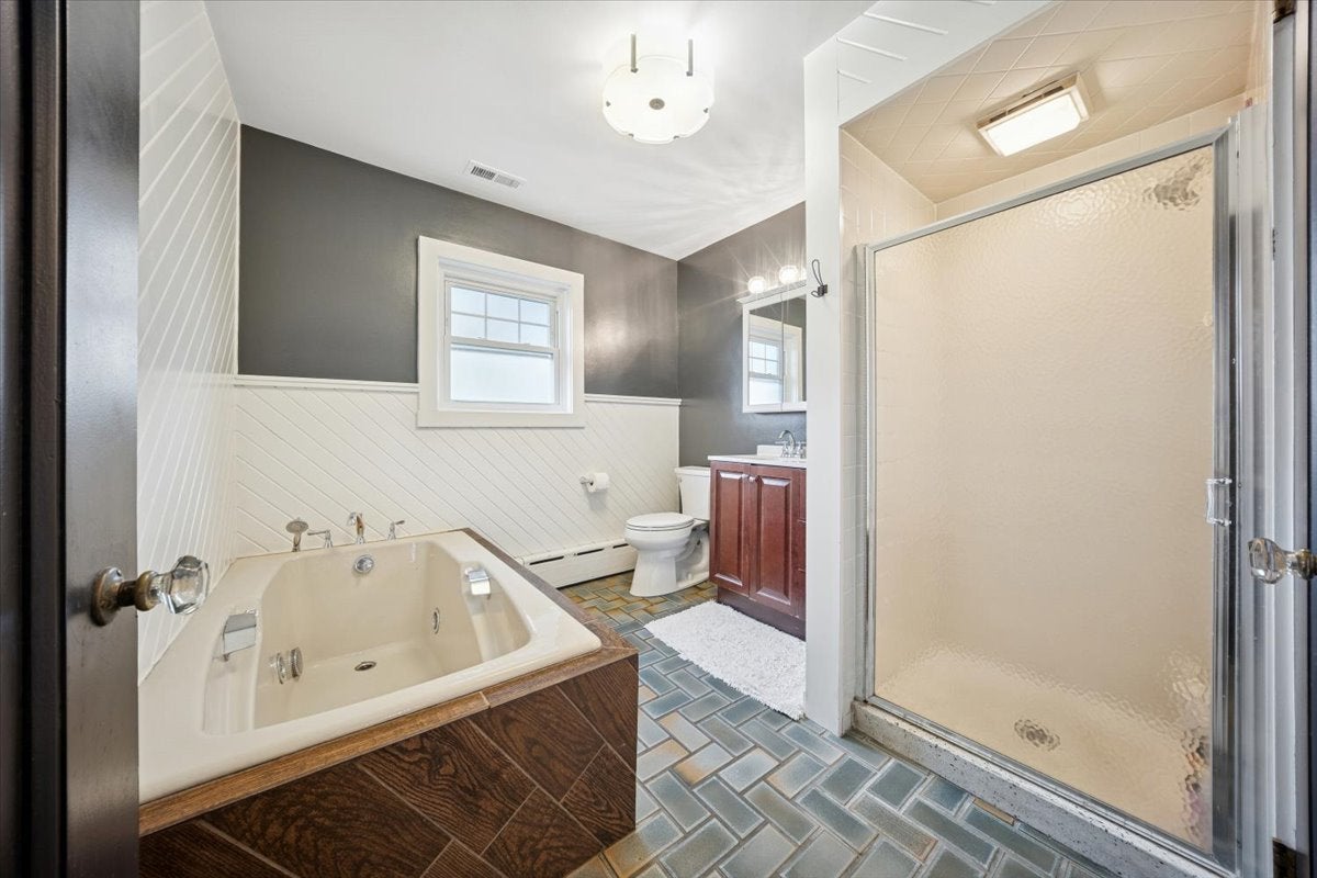 Park Ridge, Illinois, 60068, United States, 5 Bedrooms Bedrooms, ,3 BathroomsBathrooms,Residential,Active,1929446
