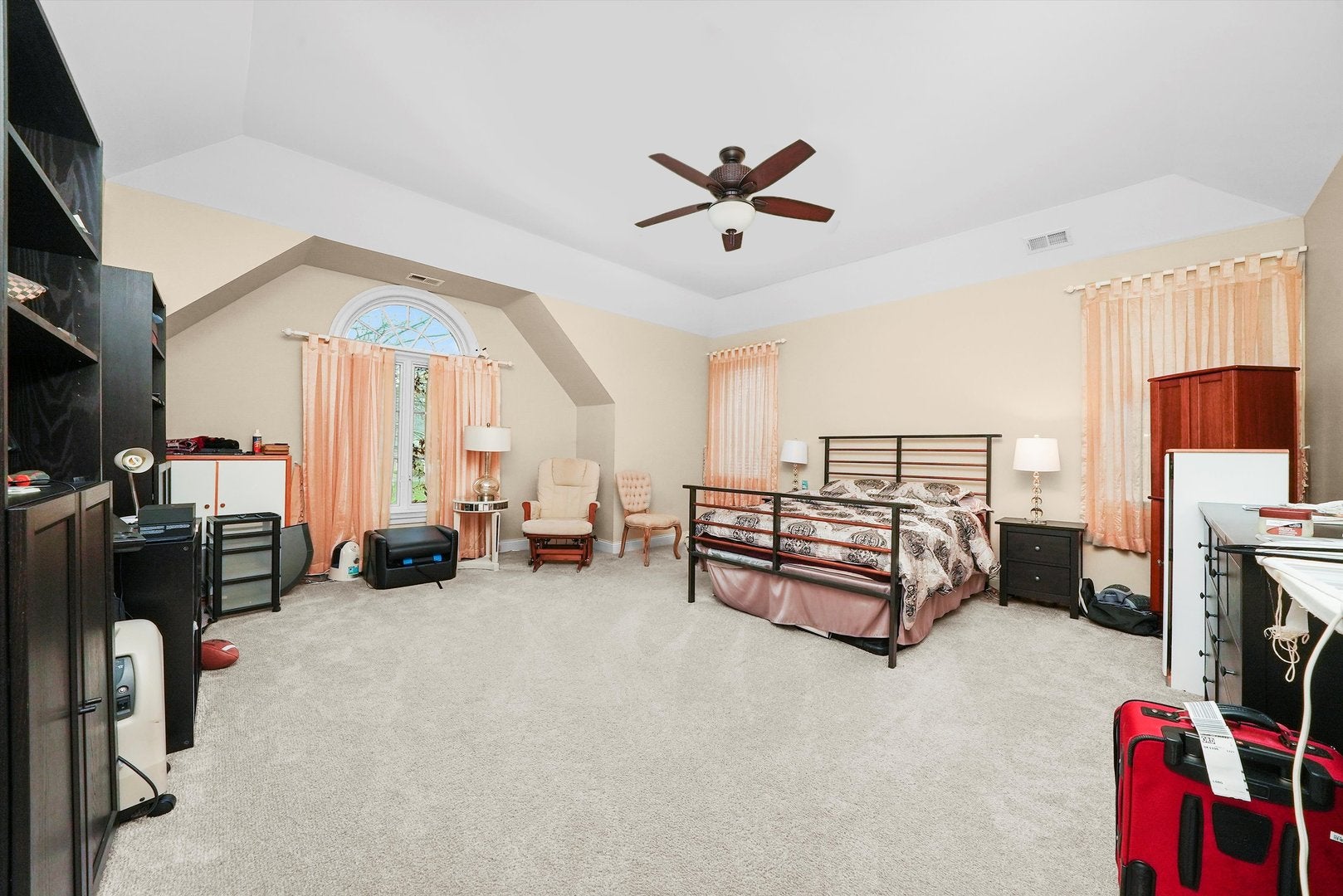 Willow Springs, Illinois, 60480, United States, 5 Bedrooms Bedrooms, ,5 BathroomsBathrooms,Residential,Active,1988455