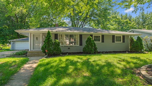 1304 CHARLOTTE DR, ROCKFORD, IL 61108, photo 2 of 26