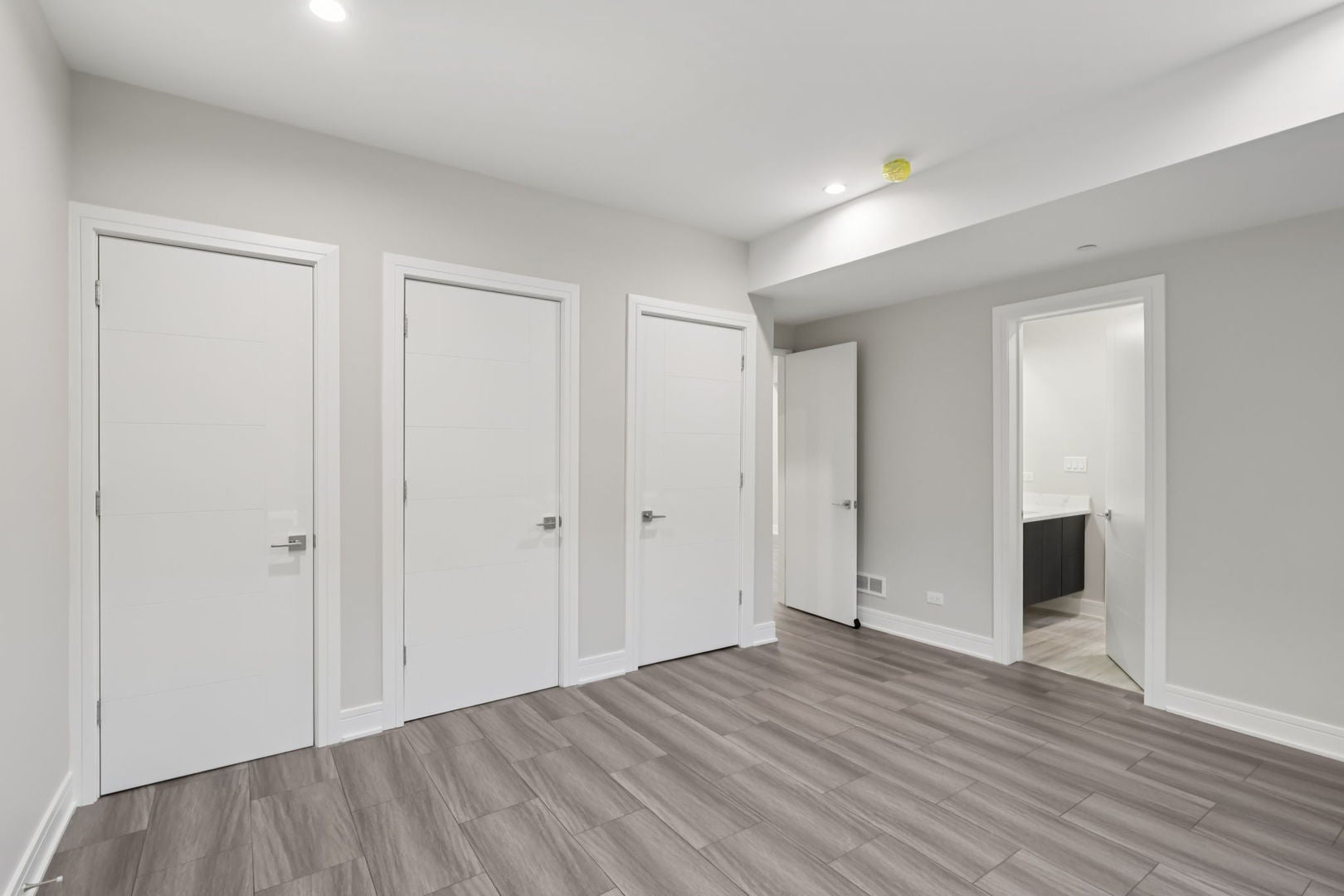 Northbrook, Illinois, 60062, United States, 6 Bedrooms Bedrooms, ,5 BathroomsBathrooms,Residential,Active,1995288