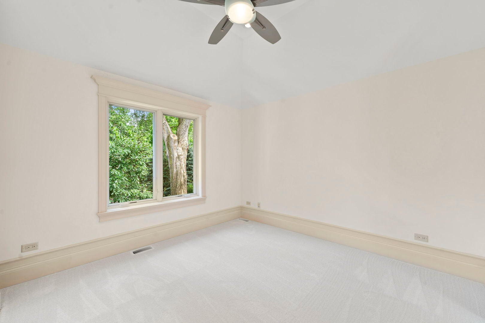 Wheaton, Illinois, 60187, United States, 6 Bedrooms Bedrooms, ,5 BathroomsBathrooms,Residential,Active,1926883