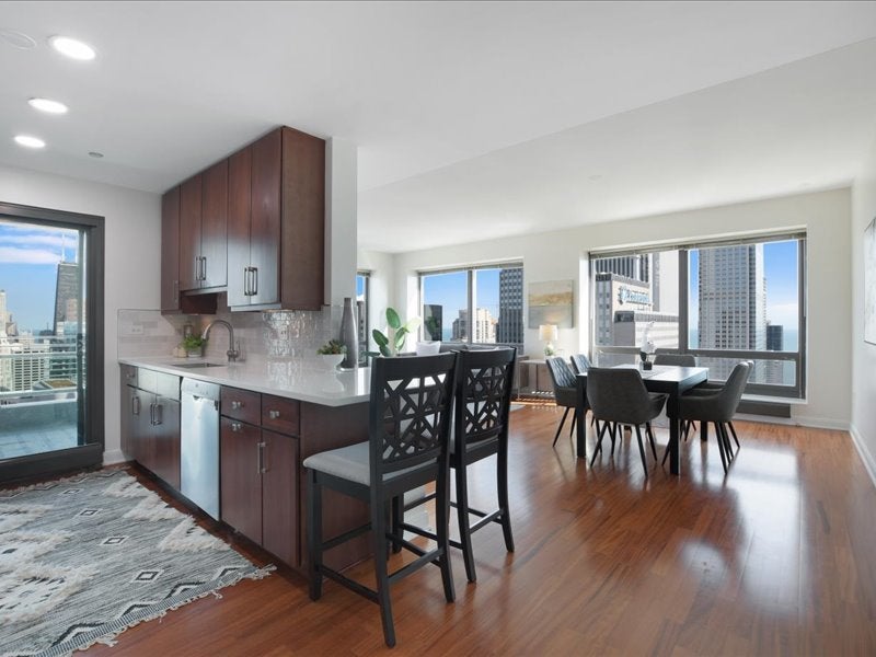Chicago, Illinois, 60602, United States, 3 Bedrooms Bedrooms, ,3 BathroomsBathrooms,Residential,Active,1969671