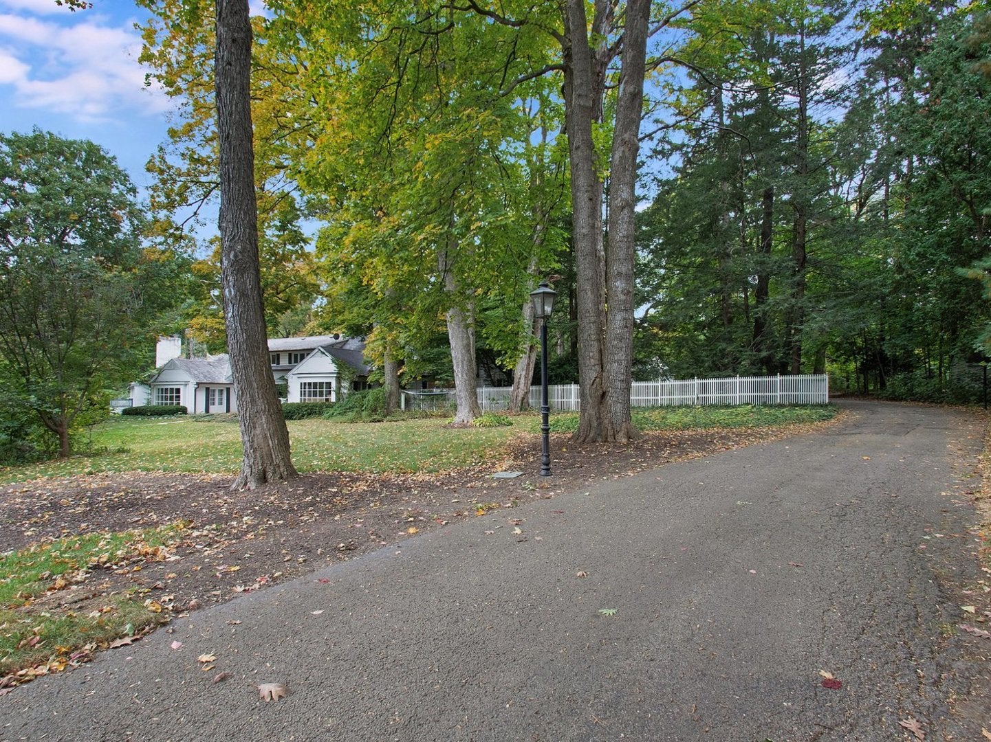 Rockford, Illinois, 61107, United States, 6 Bedrooms Bedrooms, ,7 BathroomsBathrooms,Residential,Active,1987218