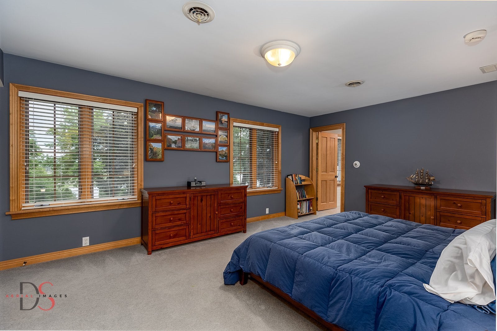 Ottawa, Illinois, 61350, United States, 4 Bedrooms Bedrooms, ,7 BathroomsBathrooms,Residential,Active,1953376