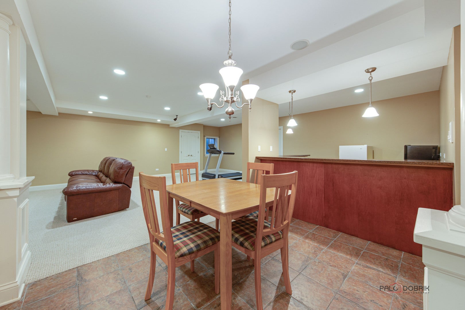 Libertyville, Illinois, 60048, United States, 5 Bedrooms Bedrooms, ,5 BathroomsBathrooms,Residential,Active,1900216