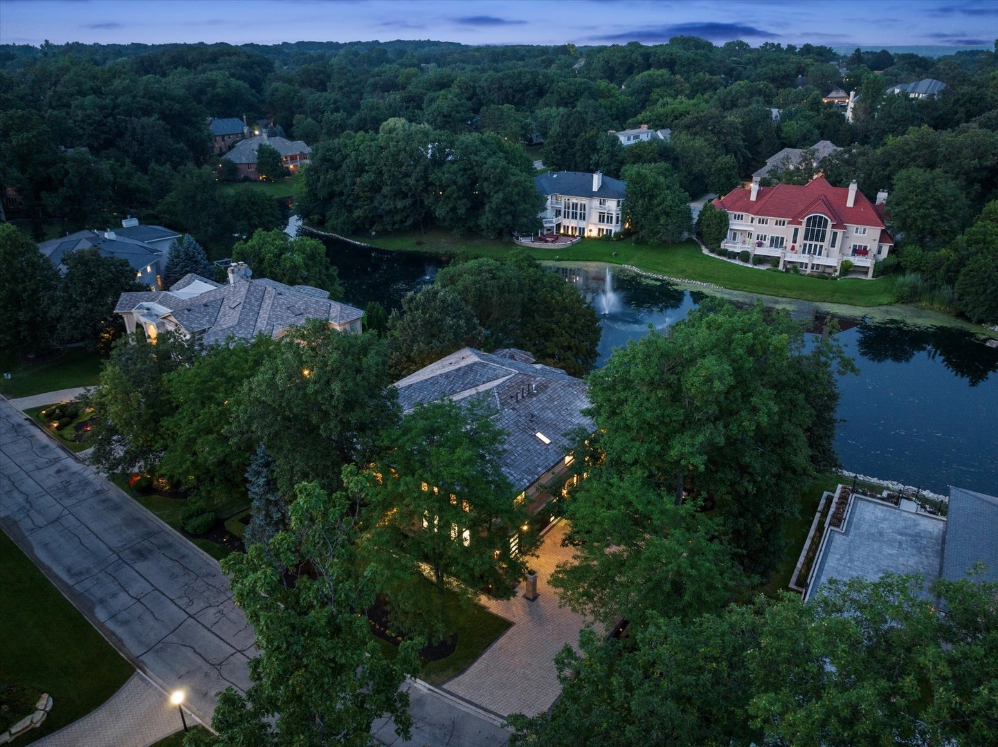 Burr Ridge, Illinois, 60527, United States, 5 Bedrooms Bedrooms, ,6 BathroomsBathrooms,Residential,Active,1927649