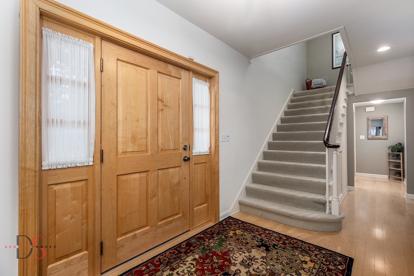 Ottawa, Illinois, 61350, United States, 4 Bedrooms Bedrooms, ,7 BathroomsBathrooms,Residential,Active,1953376