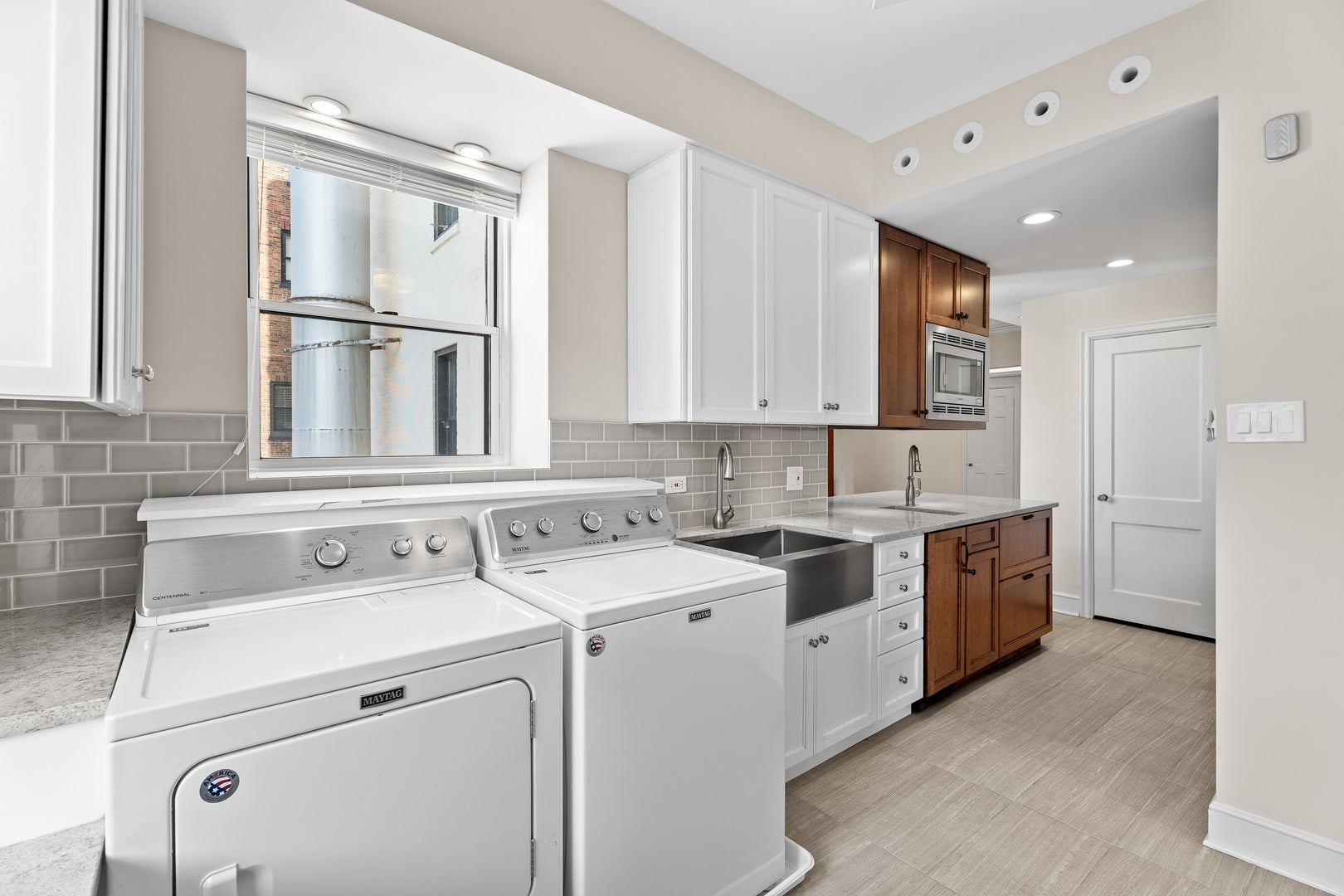 Chicago, Illinois, 60657, United States, 5 Bedrooms Bedrooms, ,4 BathroomsBathrooms,Residential,Active,1990638