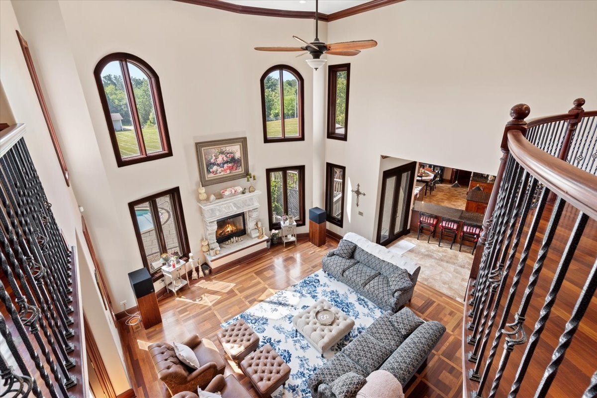 Barrington, Illinois, 60010, United States, 5 Bedrooms Bedrooms, ,7 BathroomsBathrooms,Residential,Active,1914793