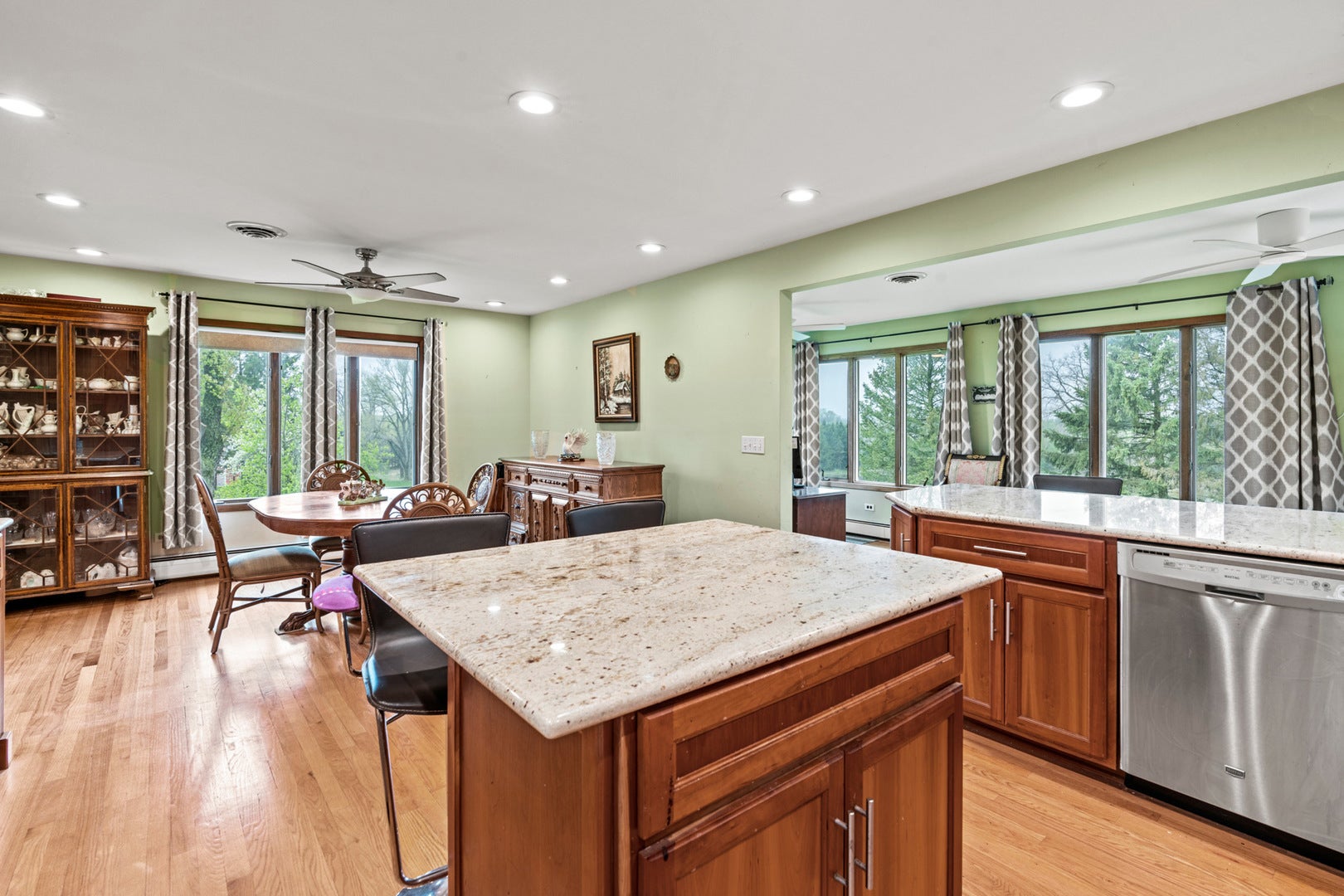 Wauconda, Illinois, 60084, United States, 3 Bedrooms Bedrooms, ,3 BathroomsBathrooms,Residential,Active,1798086