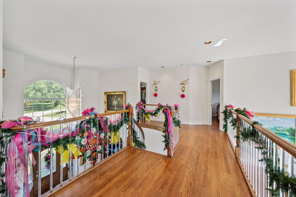 Libertyville, Illinois, 60048, United States, 4 Bedrooms Bedrooms, ,4 BathroomsBathrooms,Residential,Active,2009394