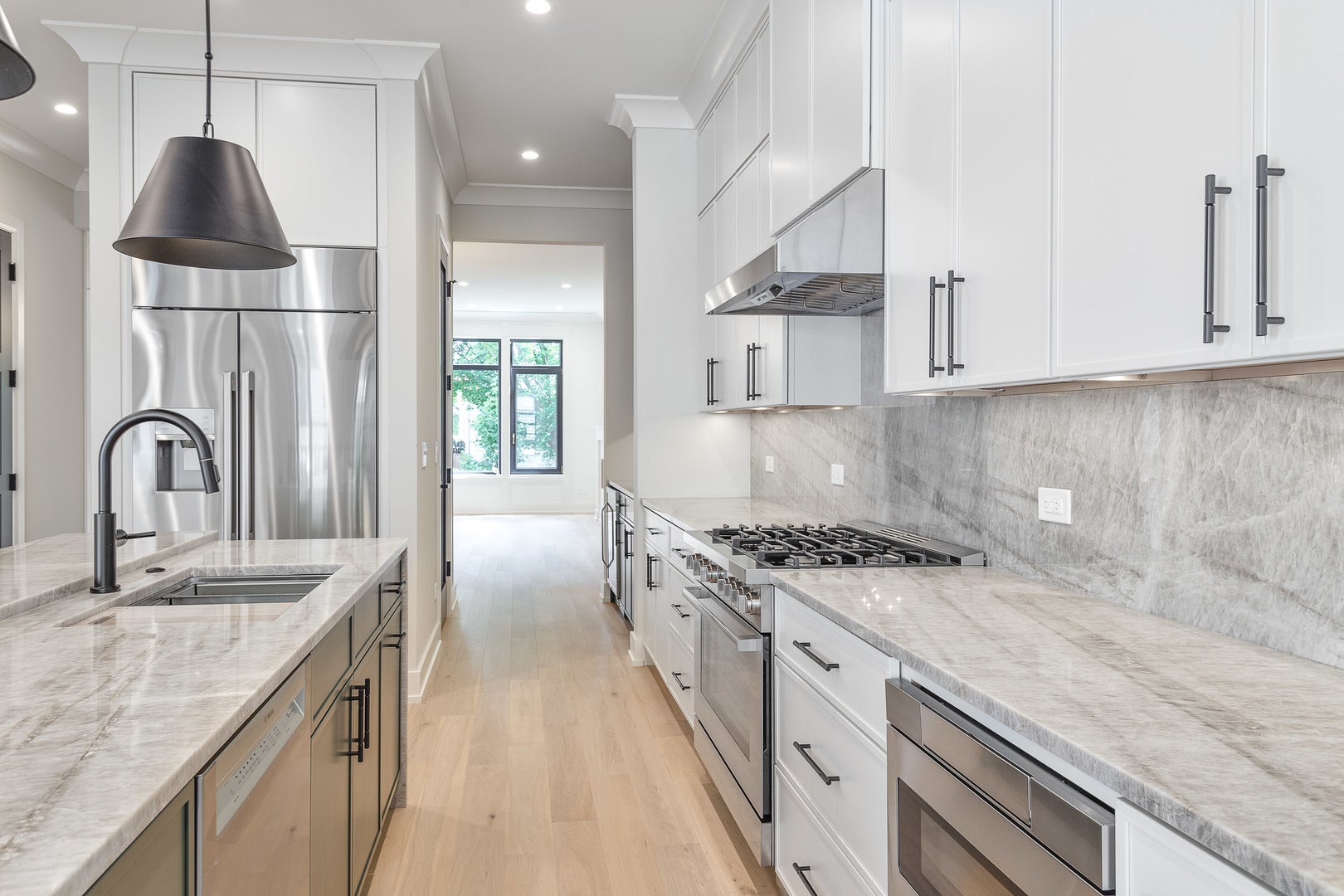 Chicago, Illinois, 60618, United States, 4 Bedrooms Bedrooms, ,5 BathroomsBathrooms,Residential,Active,1929682