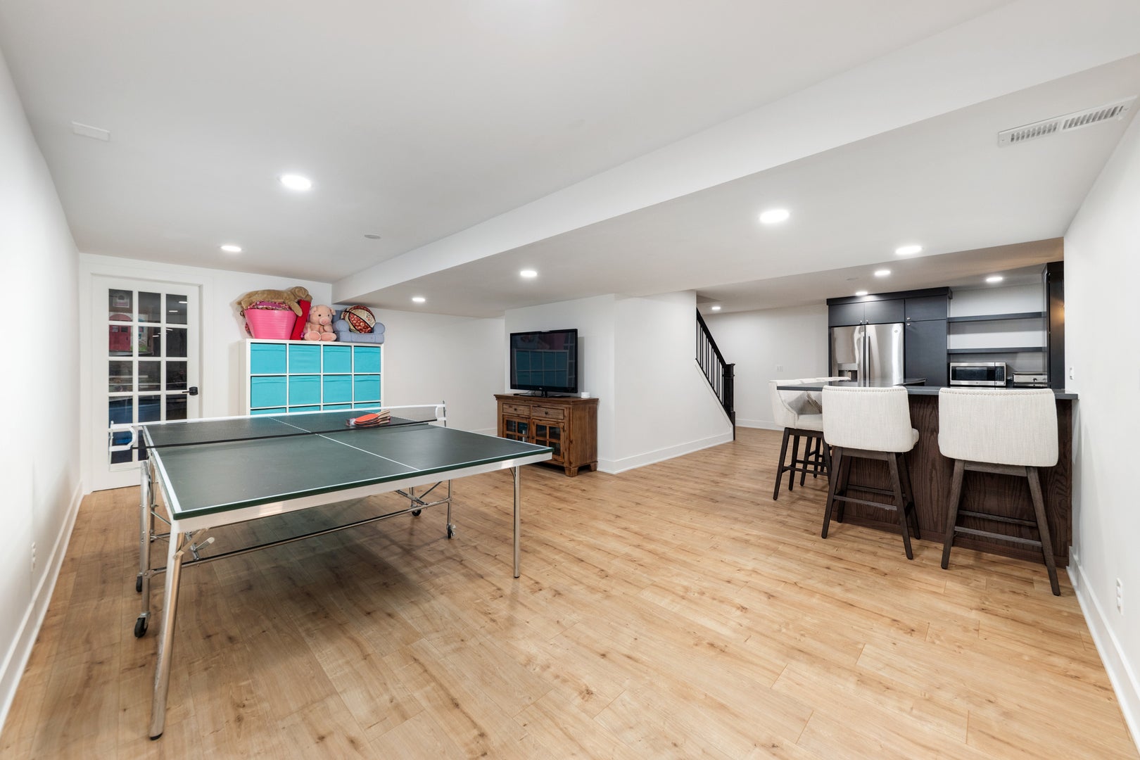 Naperville, Illinois, 60565, United States, 5 Bedrooms Bedrooms, ,4 BathroomsBathrooms,Residential,Active,1959981