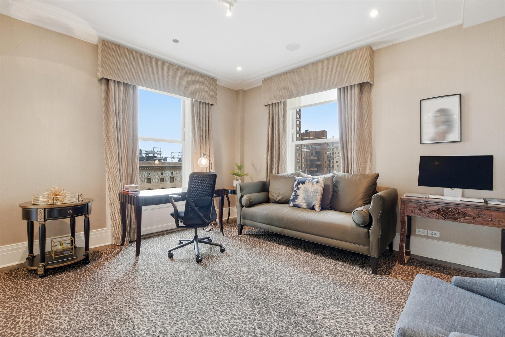 Chicago, Illinois, 60611, United States, 3 Bedrooms Bedrooms, ,4 BathroomsBathrooms,Residential,Active,2009382