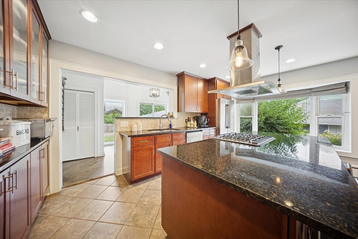 Park Ridge, Illinois, 60068, United States, 5 Bedrooms Bedrooms, ,3 BathroomsBathrooms,Residential,Active,1929446