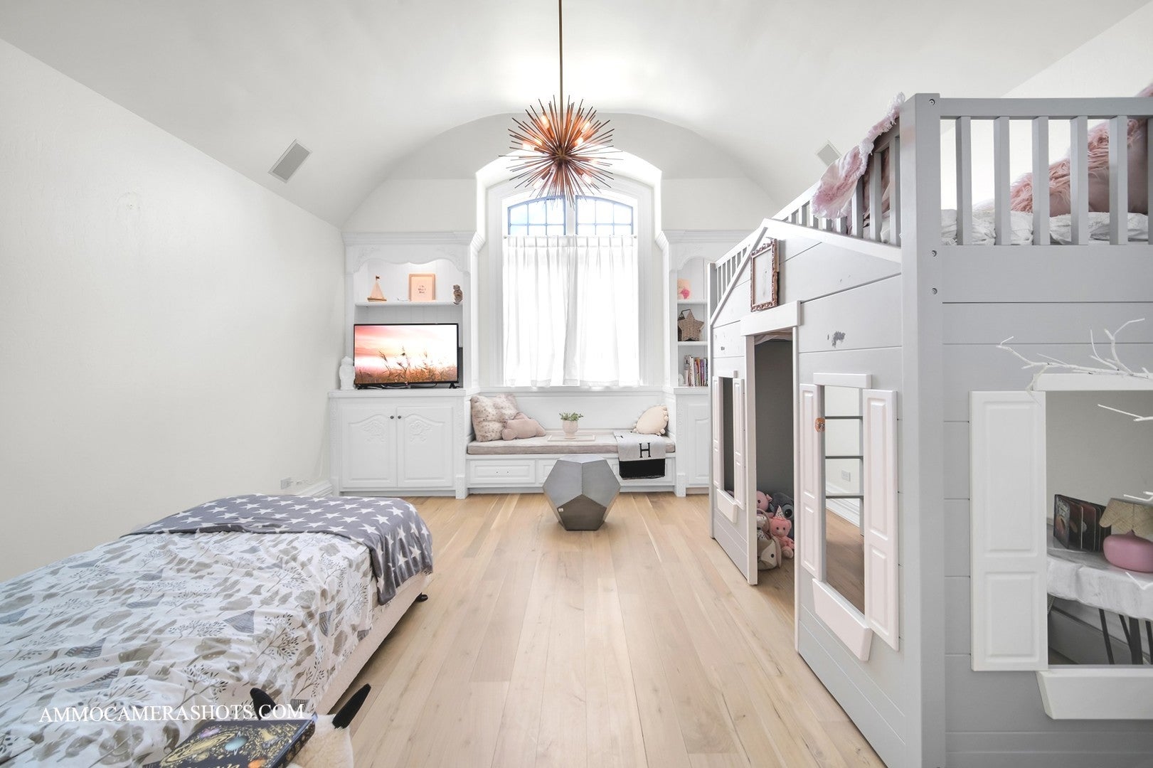 South Barrington, Illinois, 60010, United States, 5 Bedrooms Bedrooms, ,7 BathroomsBathrooms,Residential,Active,1960172