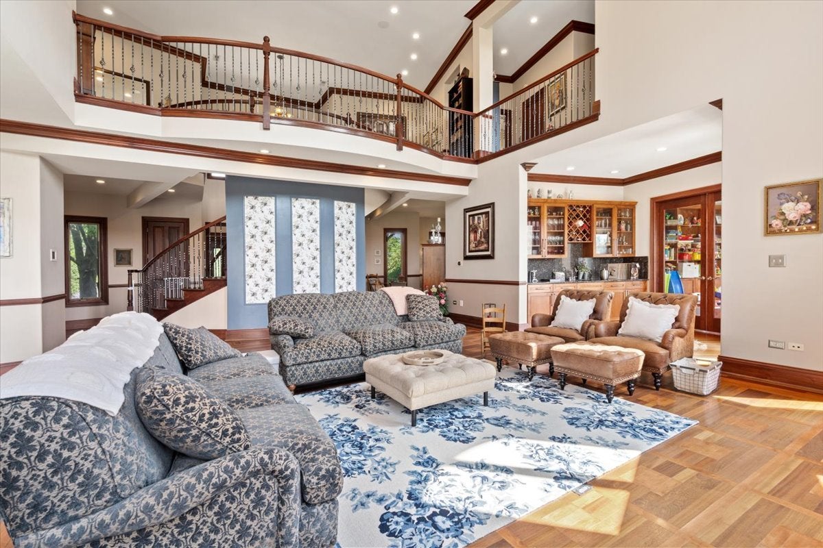 Barrington, Illinois, 60010, United States, 5 Bedrooms Bedrooms, ,7 BathroomsBathrooms,Residential,Active,1914793